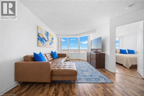 1 GREYSTONE WALK Drive Unit# 884  Toronto, ON M1K 5J3