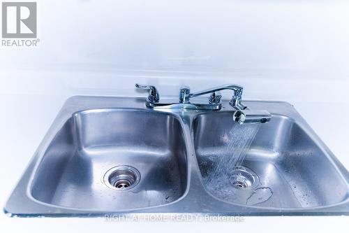 1516 - 2871 Richmond Road, Ottawa, ON - Indoor Photo Showing Kitchen With Double Sink