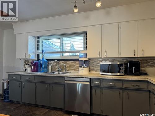 312 5Th Street W, Wynyard, SK - Indoor Photo Showing Kitchen With Double Sink