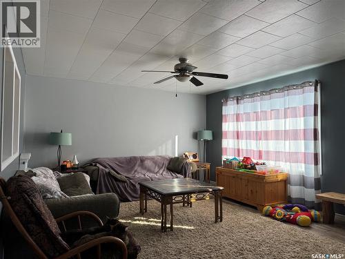 312 5Th Street W, Wynyard, SK - Indoor