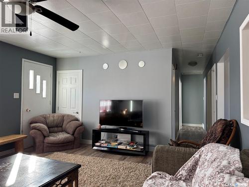 312 5Th Street W, Wynyard, SK - Indoor Photo Showing Living Room