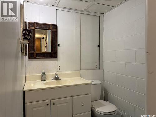 312 5Th Street W, Wynyard, SK - Indoor Photo Showing Bathroom