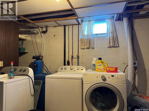 312 5Th Street W, Wynyard, SK - Indoor Photo Showing Laundry Room