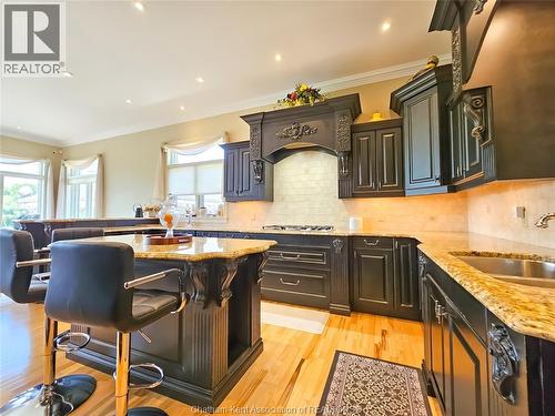 7635 Riverview Line, Chatham, ON - Indoor Photo Showing Kitchen With Upgraded Kitchen