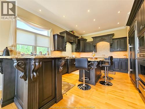 7635 Riverview Line, Chatham, ON - Indoor Photo Showing Kitchen With Upgraded Kitchen
