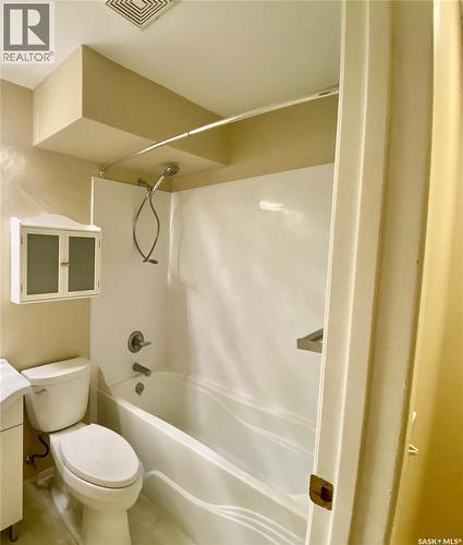 104 1006 9Th Street E, Saskatoon, SK - Indoor Photo Showing Bathroom