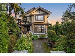 2798 W 19TH AVENUE  Vancouver, BC V6L 1E3