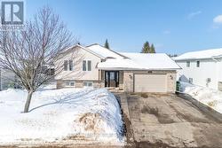 47 HIGHLAND PARK DRIVE  Petawawa, ON K8H 3S2