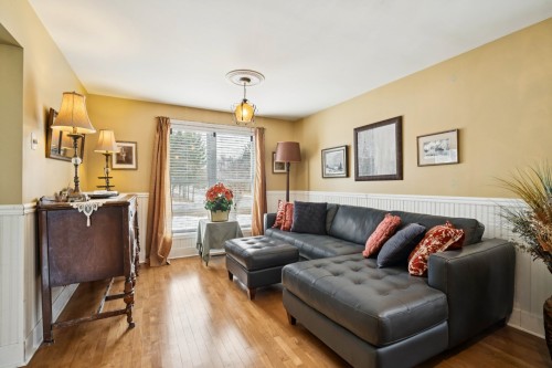 Salle familiale - 200 Rue Hervé S., Saint-Amable, QC - Indoor Photo Showing Living Room