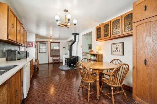 Coin-repas - 200 Rue Hervé S., Saint-Amable, QC - Indoor