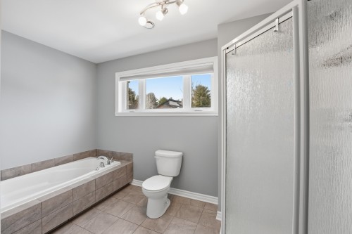 Salle de bains - 3998 Rue Mousseau, L'Assomption, QC - Indoor Photo Showing Bathroom
