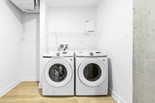 Powder room - 18653  - 5 1/2 Rue Charles, Mirabel, QC - Indoor Photo Showing Laundry Room