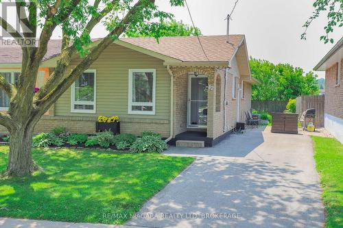 42 SEYMOUR AVENUE  St. Catharines (Secord Woods), ON L2P 1A7