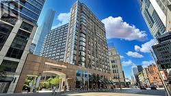 1002 - 7 CARLTON STREET  Toronto, ON M5B 2M3