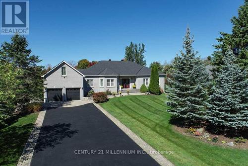 8 CASTLEWOOD COURT  Caledon, ON L7K 0C1