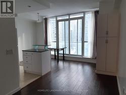 2204 - 8 YORK STREET Toronto, ON M5J 2Y2