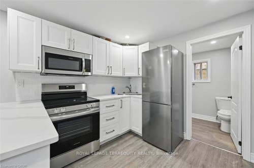 224 Rosslyn Avenue N, Hamilton, ON - Indoor Photo Showing Kitchen With Stainless Steel Kitchen
