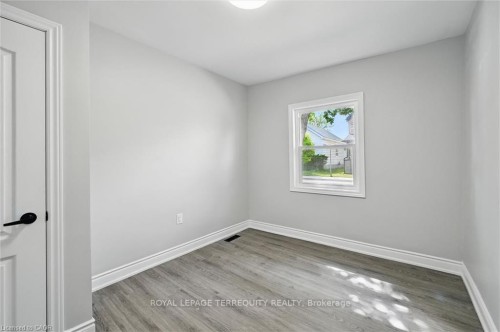 224 Rosslyn Avenue N, Hamilton, ON - Indoor Photo Showing Other Room