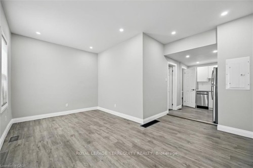 224 Rosslyn Avenue N, Hamilton, ON - Indoor Photo Showing Other Room