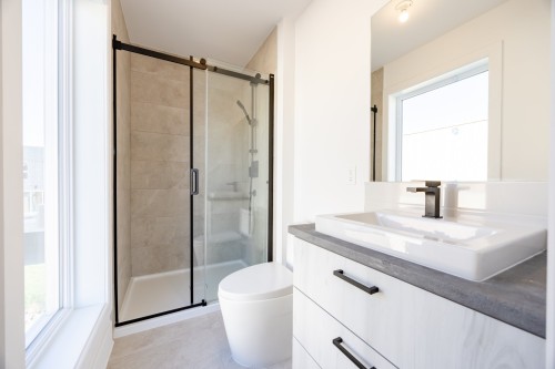 Salle de bains attenante à la CCP - 11 Rue De Beaumont, Blainville, QC - Indoor Photo Showing Bathroom