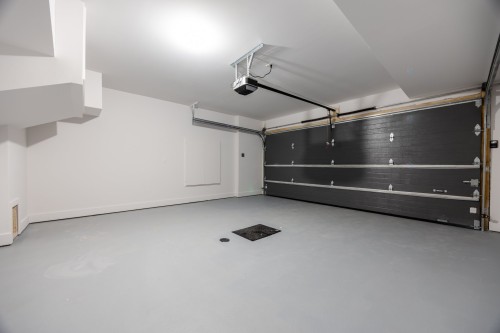 Garage - 11 Rue De Beaumont, Blainville, QC - Indoor Photo Showing Garage