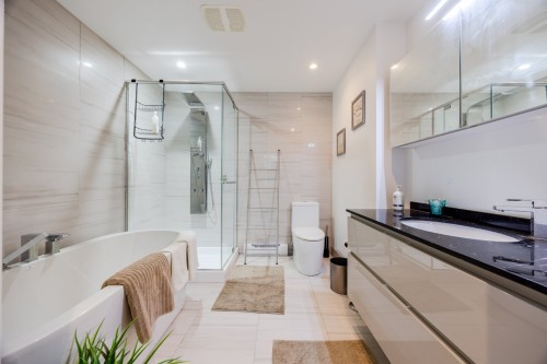 Salle de bains attenante à la CCP - 604-1310 Boul. René-Lévesque O., Montréal (Ville-Marie), QC - Indoor Photo Showing Bathroom