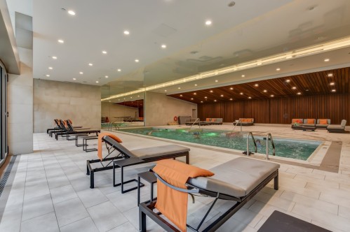 Piscine - 604-1310 Boul. René-Lévesque O., Montréal (Ville-Marie), QC - Indoor Photo Showing Other Room With In Ground Pool