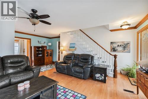 590 Simcoe Street, Warwick-Watford, ON - Indoor Photo Showing Living Room
