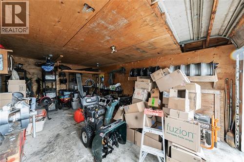 590 Simcoe Street, Warwick-Watford, ON - Indoor Photo Showing Garage