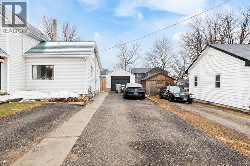 590 Simcoe Street, Warwick-Watford, ON - Outdoor