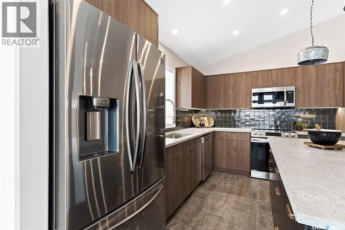 9 70 8Th Avenue, Lumsden, SK - Indoor Photo Showing Kitchen With Upgraded Kitchen