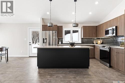9 70 8Th Avenue, Lumsden, SK - Indoor Photo Showing Kitchen With Upgraded Kitchen