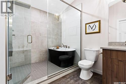 9 70 8Th Avenue, Lumsden, SK - Indoor Photo Showing Bathroom