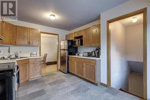 KITCHEN -  378 HIGHVIEW DRIVE - ST. THOMAS - 378 Highview Drive, St. Thomas, ON - Indoor Photo Showing Kitchen With Double Sink