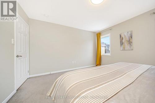 241 Pineglen Crescent, Kitchener, ON - Indoor Photo Showing Bedroom