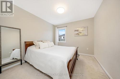 241 Pineglen Crescent, Kitchener, ON - Indoor Photo Showing Bedroom