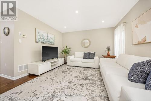 241 Pineglen Crescent, Kitchener, ON - Indoor Photo Showing Living Room