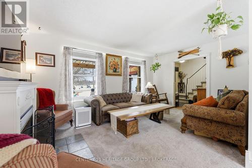 205 Keewatin Street, Oshawa (Donevan), ON - Indoor Photo Showing Living Room