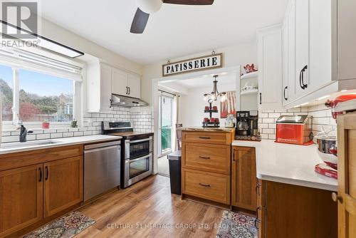 205 Keewatin Street, Oshawa (Donevan), ON - Indoor Photo Showing Kitchen