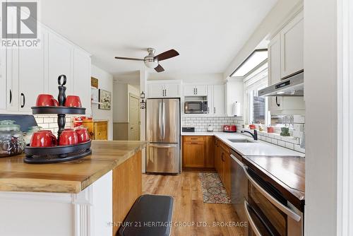 205 Keewatin Street, Oshawa (Donevan), ON - Indoor Photo Showing Kitchen