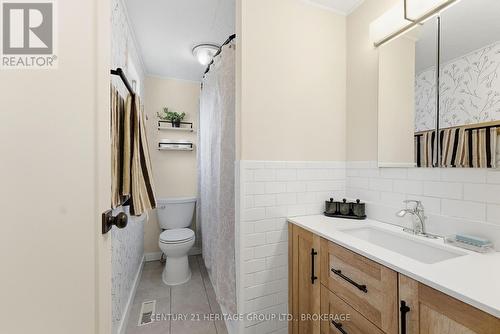 205 Keewatin Street, Oshawa (Donevan), ON - Indoor Photo Showing Bathroom