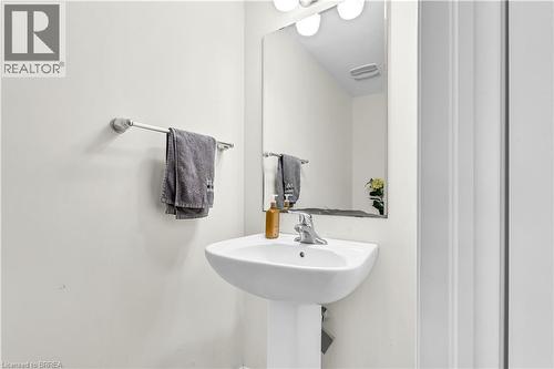 View of bathroom - 143 Ridge Road Unit# 48, Cambridge, ON - Indoor Photo Showing Bathroom
