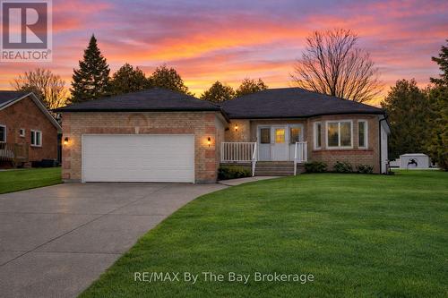 22 BRITTON COURT  Wasaga Beach, ON L9Z 1C1