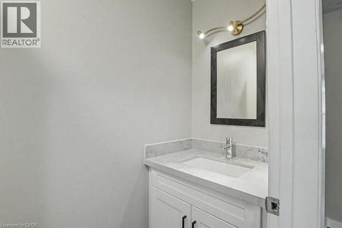 104 Ralgreen Crescent, Kitchener, ON - Indoor Photo Showing Bathroom