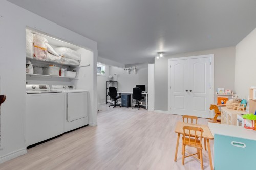 Salle familiale - 306 Rue Jean-Dubuc, Saint-Eustache, QC - Indoor Photo Showing Laundry Room