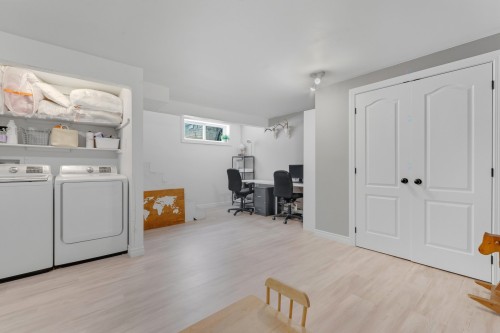 Salle familiale - 306 Rue Jean-Dubuc, Saint-Eustache, QC - Indoor Photo Showing Laundry Room