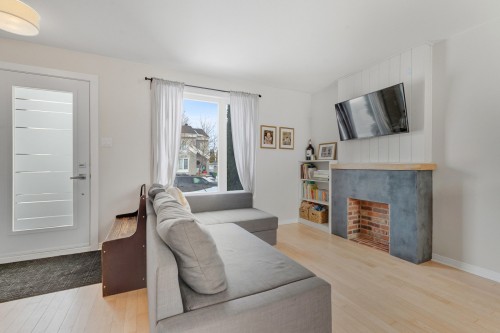 Salon - 306 Rue Jean-Dubuc, Saint-Eustache, QC - Indoor Photo Showing Living Room