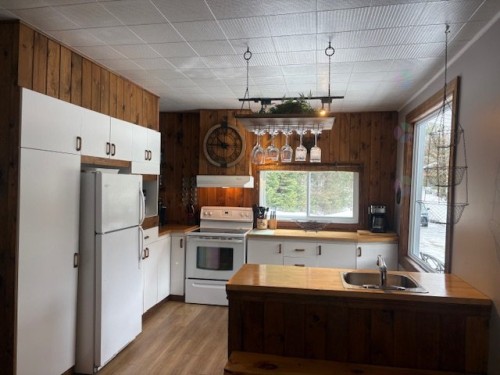 Cuisine - 2458 Ch. Des Aubépines, La Conception, QC - Indoor Photo Showing Kitchen