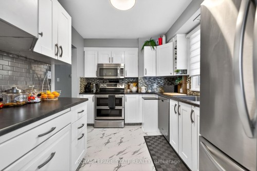 624 Upper Ottawa Street, Hamilton, ON - Indoor Photo Showing Kitchen With Upgraded Kitchen
