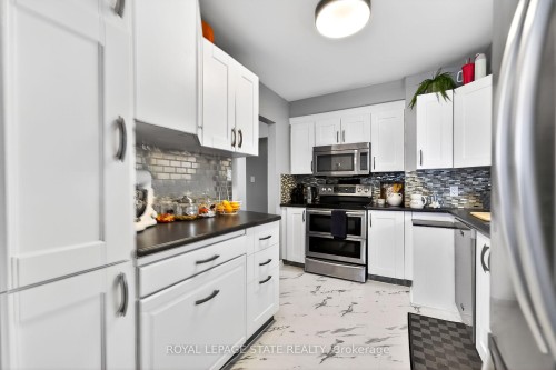 624 Upper Ottawa Street, Hamilton, ON - Indoor Photo Showing Kitchen With Upgraded Kitchen